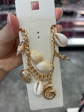 Gold Shell Charm Bracelet with White Natural Shells -